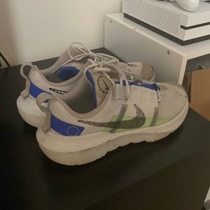 Nike youth globe running shoes